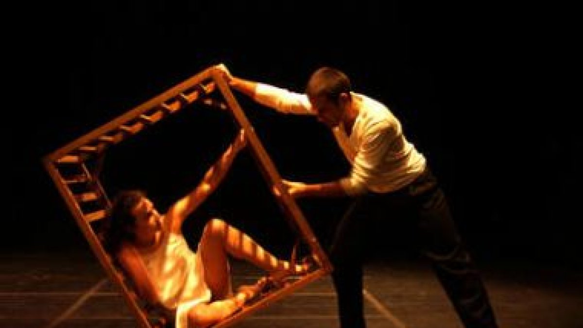 Una escena del espectáculo de danza que la compañía leonesa 8rmigas presenta hoy en el Auditorio