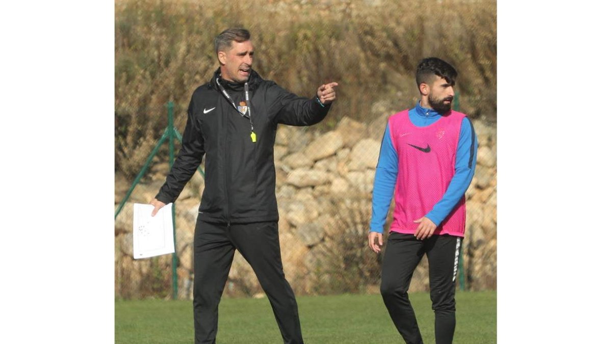 Jon Bolo descartó la presencia de Dani Pichín en el partido de mañana ante el Valladolid B. L. DE LA MATA