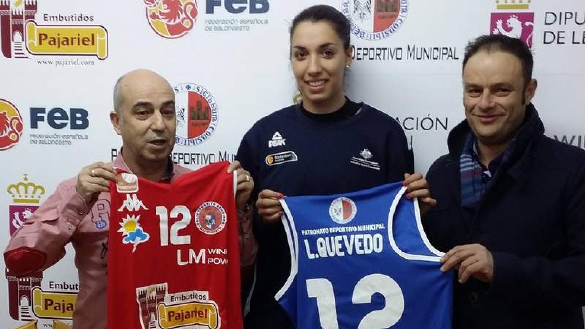 Laura Quevedo, con la camiseta del Pajariel Bembibre al que llega para aportar su calidad.
