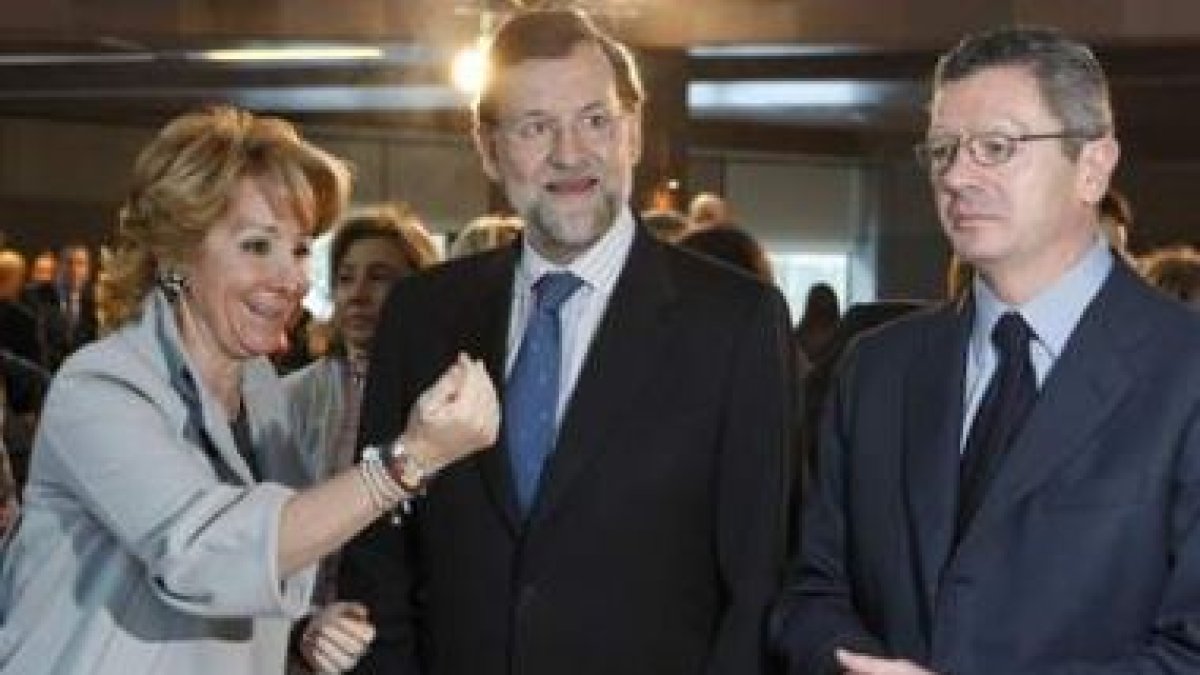 Esperanza Aguirre, Mariano Rajoy y Alberto Ruiz-Gallardón, en la jornada de ayer.