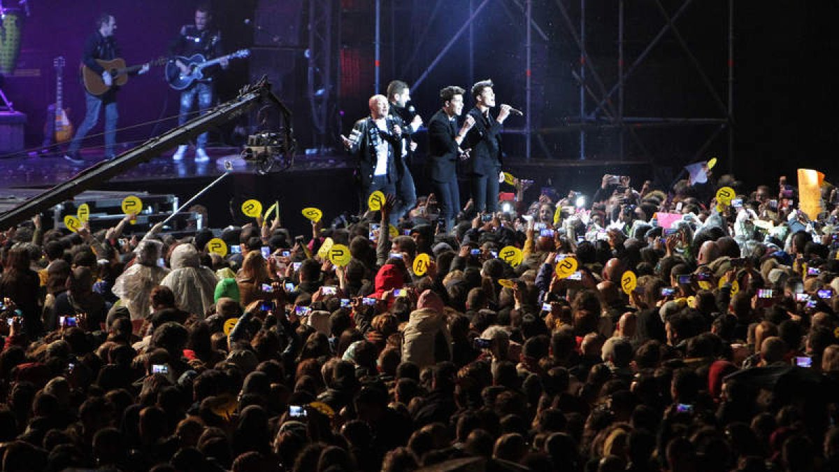 Actuación de la gala contra el cáncer organizada por la orquesta Panorama