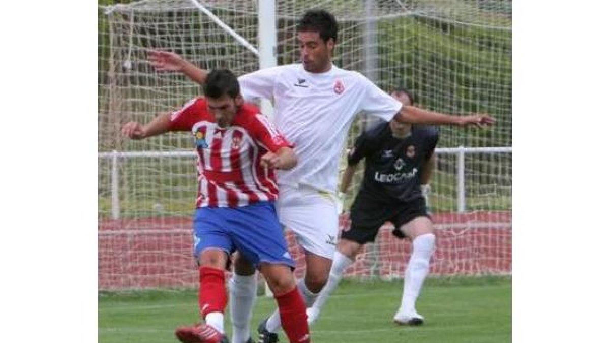 Emilio Recamán busca estrenarse como goleador.