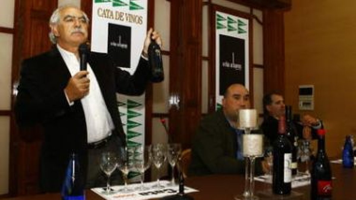 Gabriel Merayo, propietario, Luis Buitrón, enólogo, y Antonio Gómez, comercial, representaron ayer a
