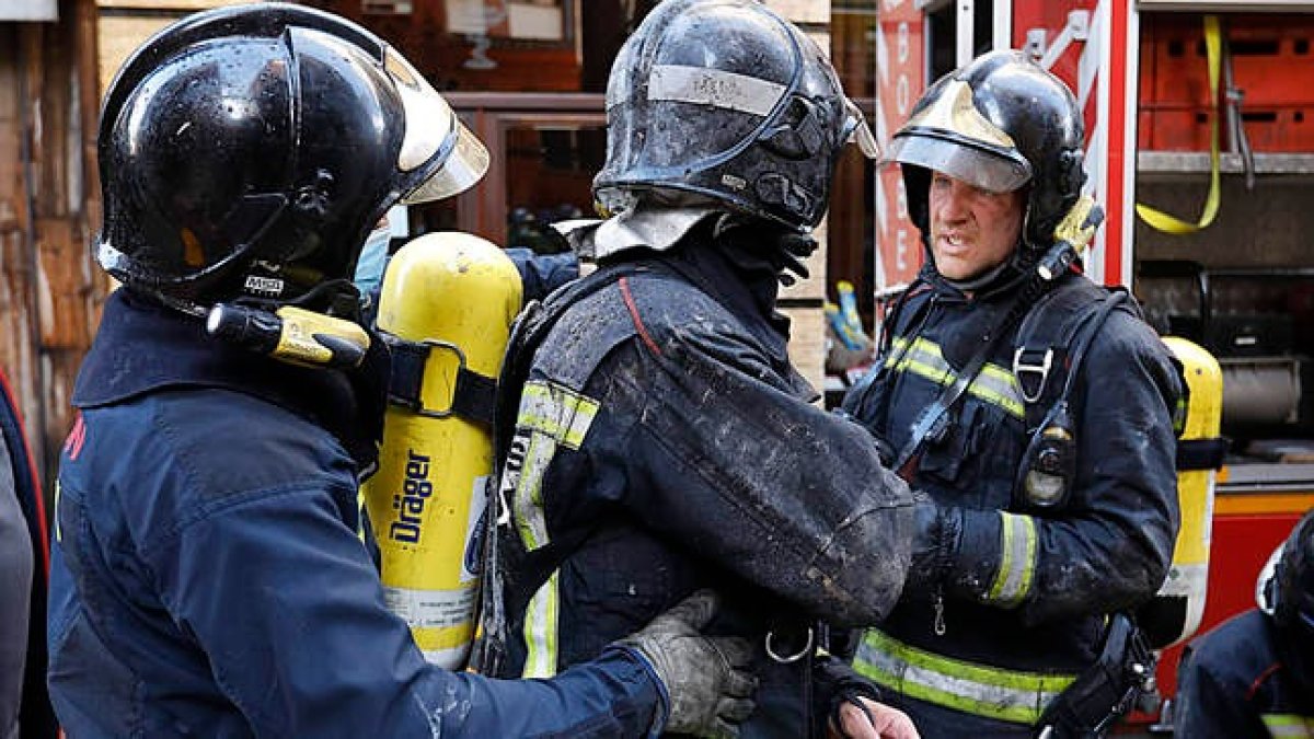 El cuerpo de bomberos de León cuenta con 68 miembros ahora. MARCIANO PÉREZ
