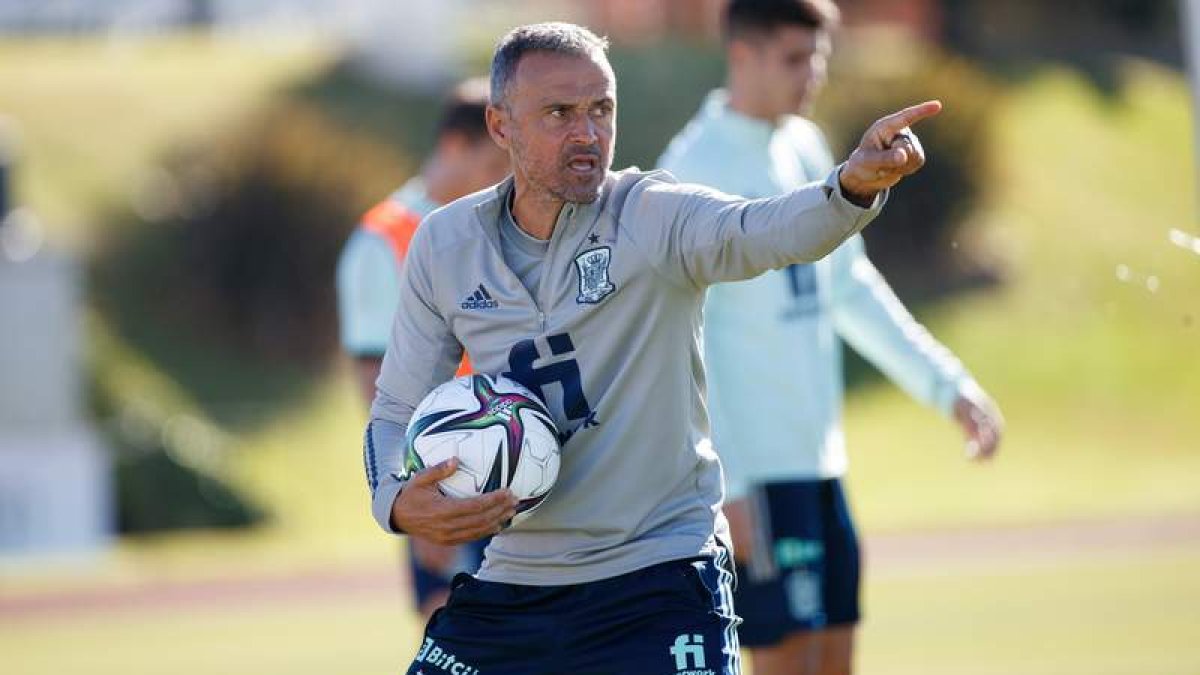 Luis Enrique Martínez incidió en la búsqueda de gol ante la necesidad de dos triunfos. PABLO GARCÍA