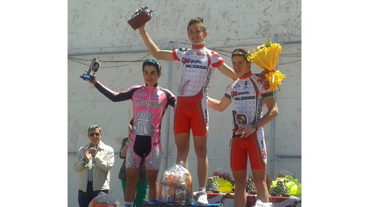 Pablo Benito y Borja (i) fueron primero y segundo en Palencia. Arriba Mario, vencedor en Cantabria y abajo el CC León que se lució en la Copa autonómica.