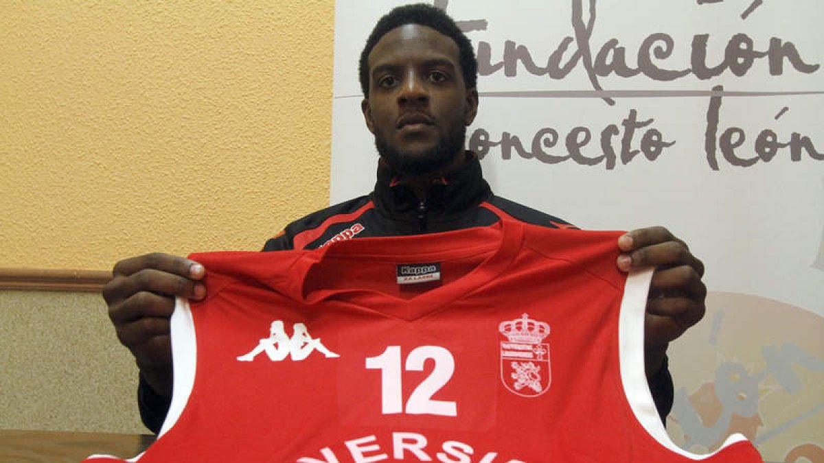 Phillips, con la camiseta del Fundación, club con el que debuta en el baloncesto europeo.