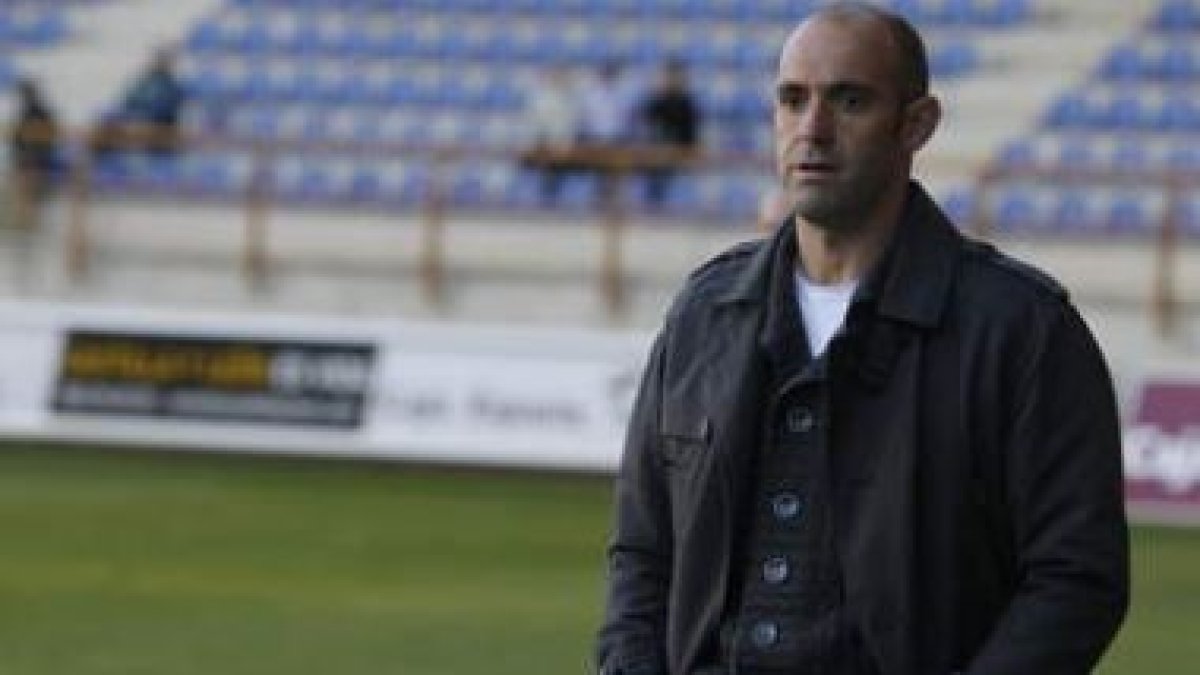 Monteagudo cree que su equipo puede vencer al Mirandés mientras espera a Traoré.