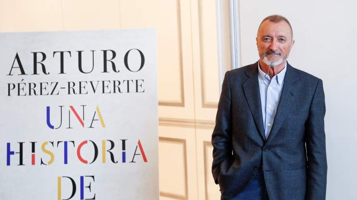 El escritor y académico Arturo Pérez-Reverte. EMILIO NARANJO