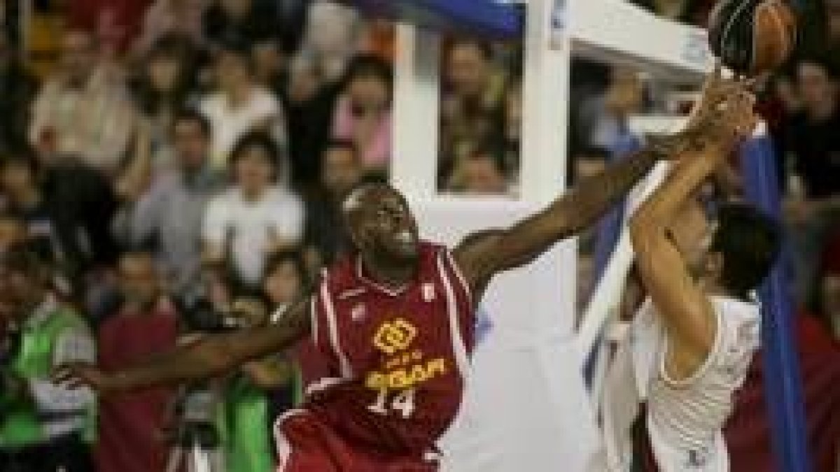 Ellis, base de los sevillanos, ha salido los cuatro partidos como titular
