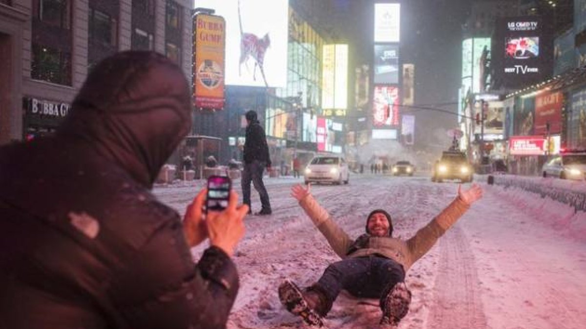Buen humor en una Nueva York nevada.