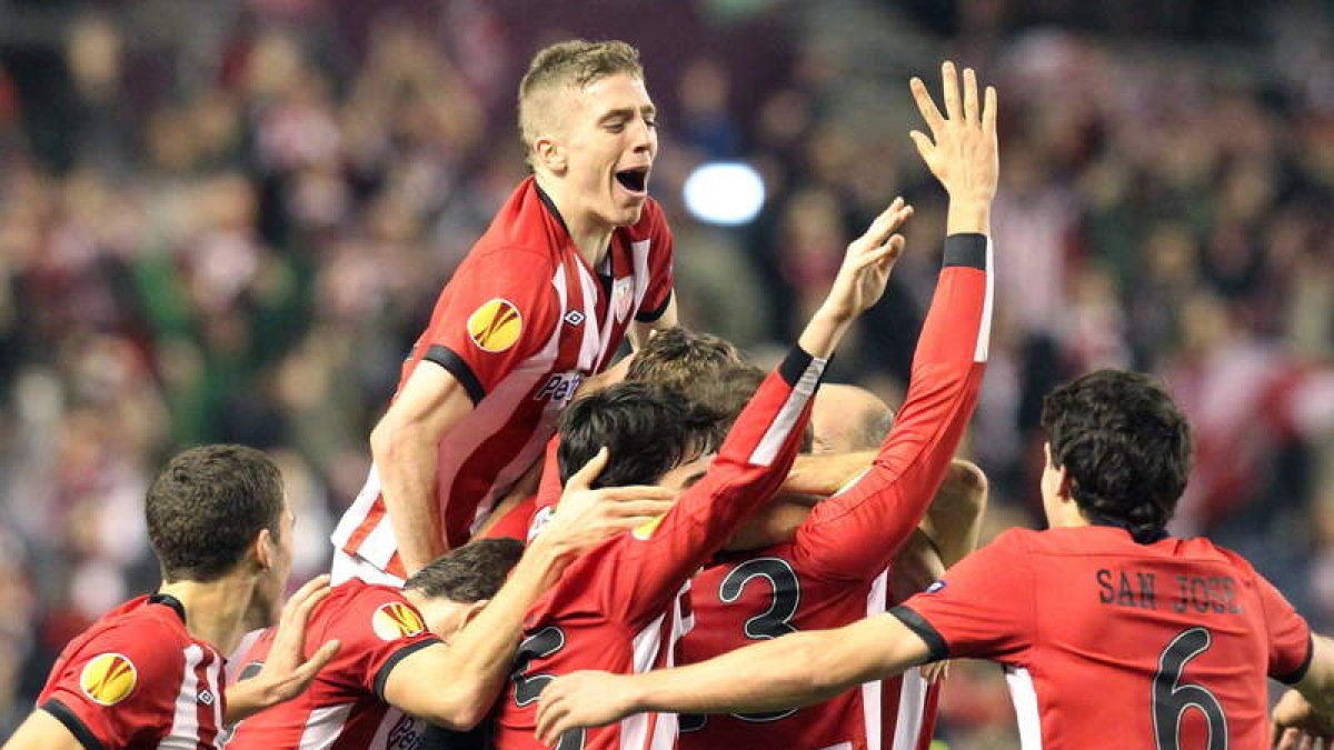 Los jugadores del Athletic celebran la clasificación.