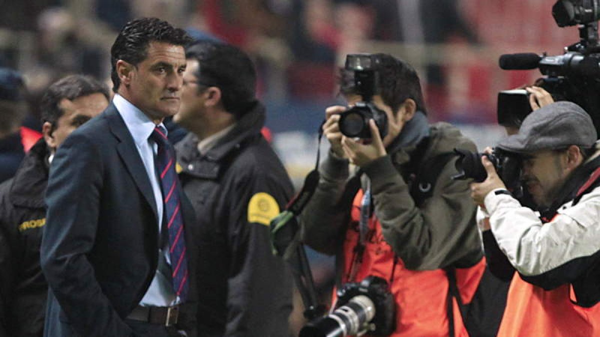 Míchel ni siquiera aguantó un año en el banquillo sevillano.