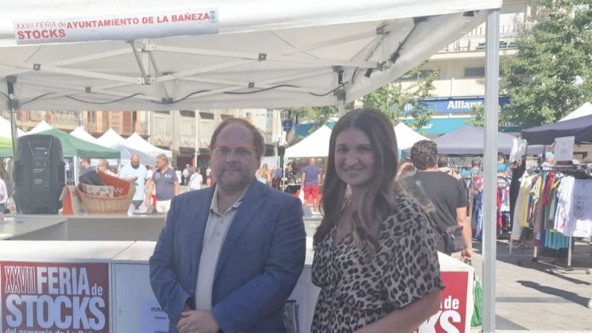 Inaugurada la XXVII Feria de Stocks en La Bañeza. DL
