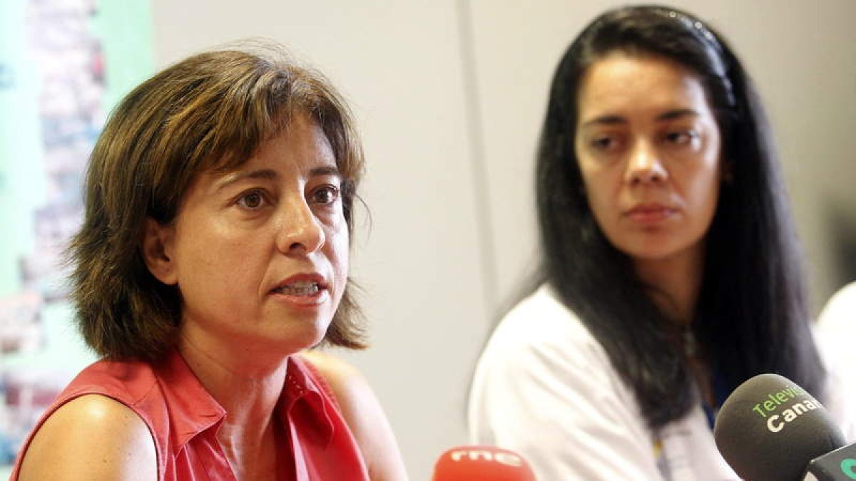 La inmunóloga Yvelise Barrios, durante la rueda de prensa de ayer.