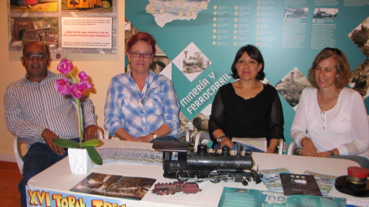 La concejala Isabel Potes y otros miembros de la organización presentaron ayer la fiesta. MACÍAS