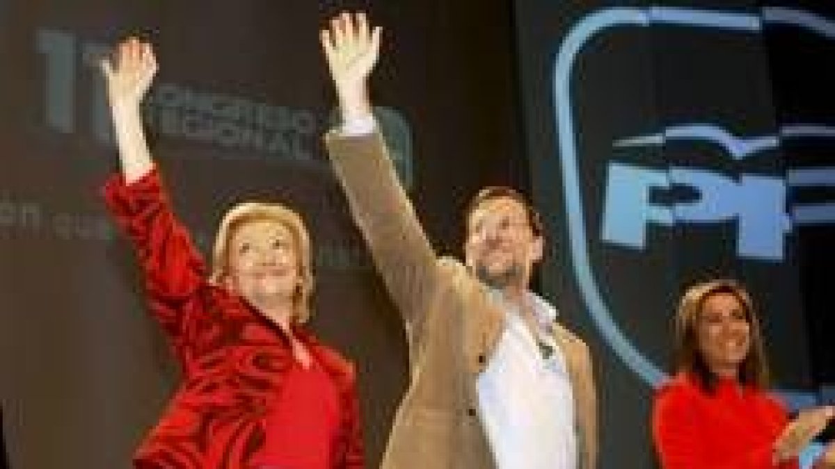 Luisa Fernanda Rudi, la nueva presidenta, Mariano Rajoy y Ana Mato en el congreso aragonés