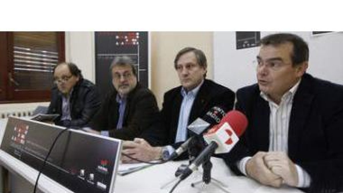 Miguel Ángel Fernández, José María González, Willy Meyer y Ángel González, durante la presentación d