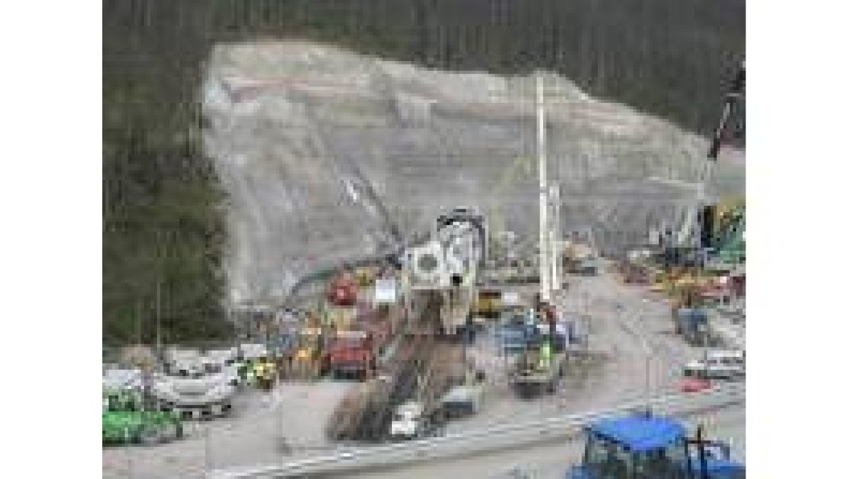 Una de las tuneladoras que trabaja en la variante de Pajares