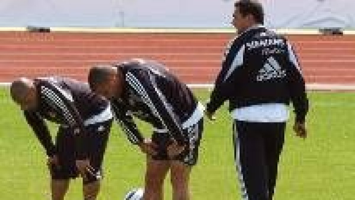 Luxemburgo, durante un entrenamiento del equipo, junto a Roberto Carlos y Ronaldo