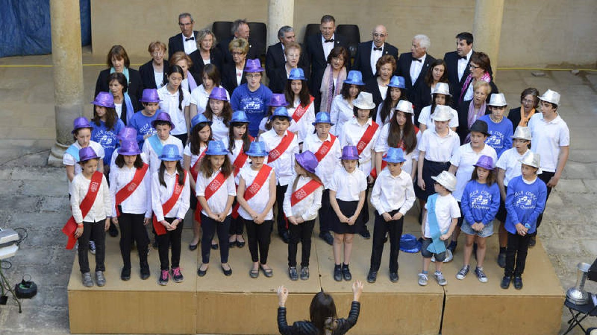 La Coral de la Sobarriba y las Aulas Corales se unieron para una interpretación final.