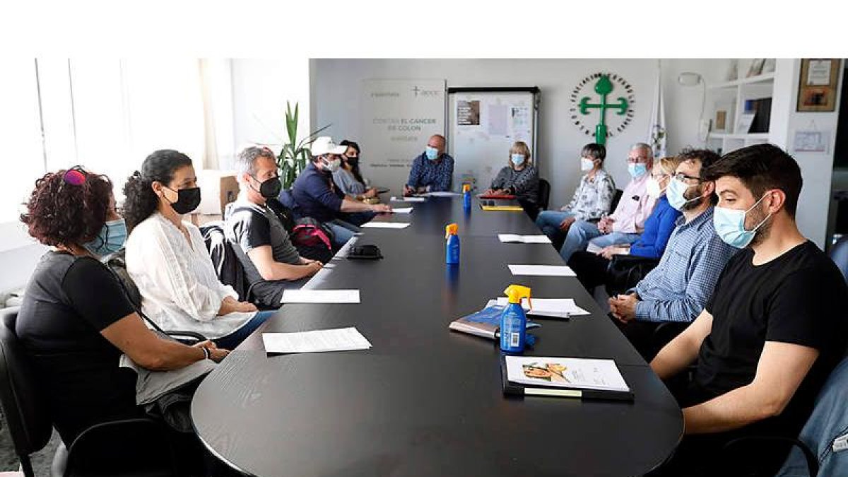 Taller presencial en la Asociación Contra el Cáncer para dejar de fumar, el primero después de catorce meses de pandemia. MARCIANO PÉREZ