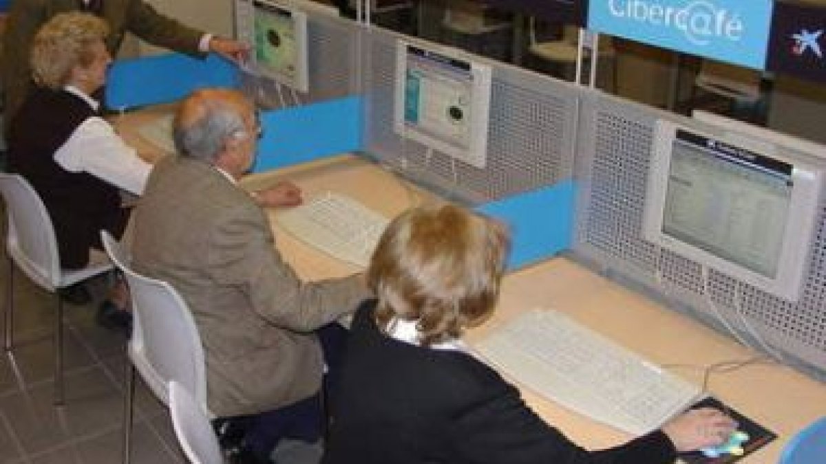 Los mayores centran muchas actividades de la Obra Social de La Caixa