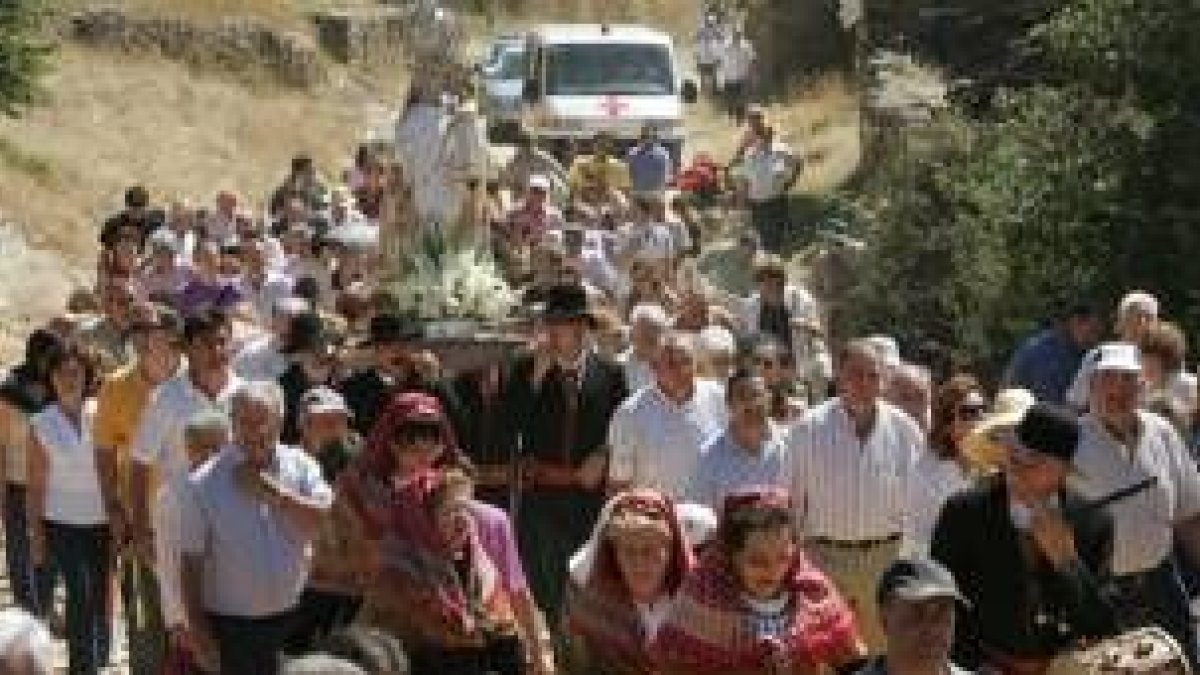 La Virgen estuvo acompañada por la música de la flauta y el tambor