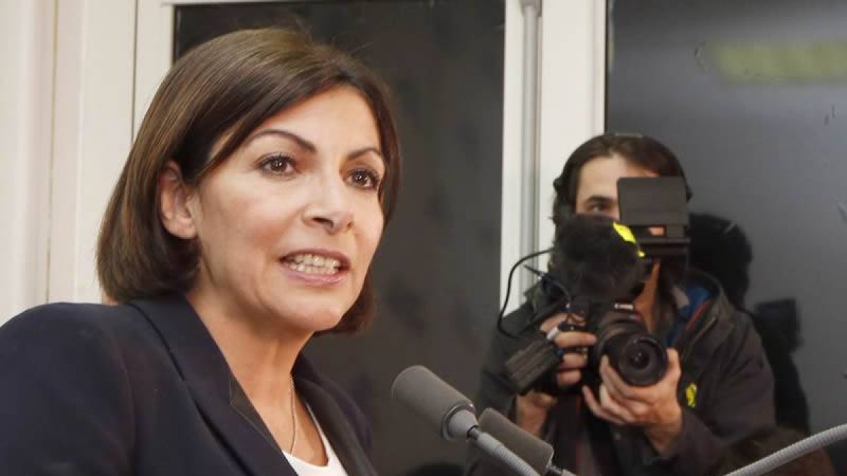 La alcaldesa de París, Anne Hidalgo.