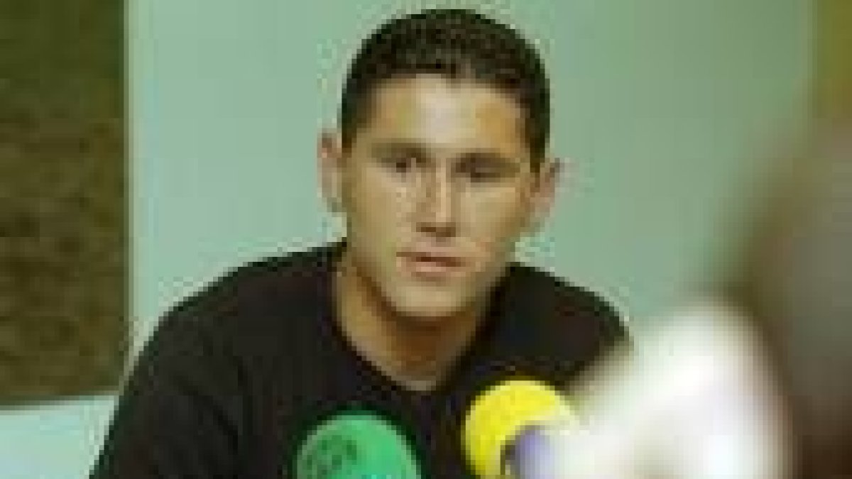 Luisito, el día en que fue presentando como jugador de la Cultural, en la temporada 2000/2001