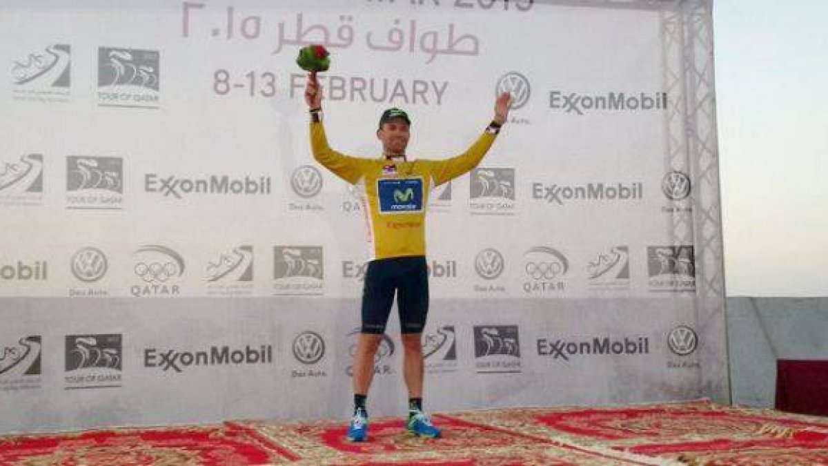 El ciclista murciano José Joaquín Rojas, con el jersey de líder del Tour de Catar tras ganar la primera etapa.