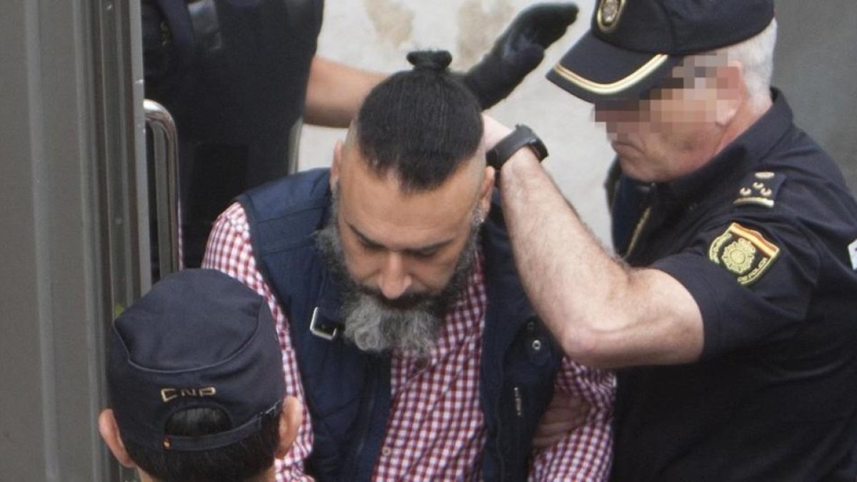 David Oubel, el asesino de sus dos hijas, a la entrada a los juzgados.