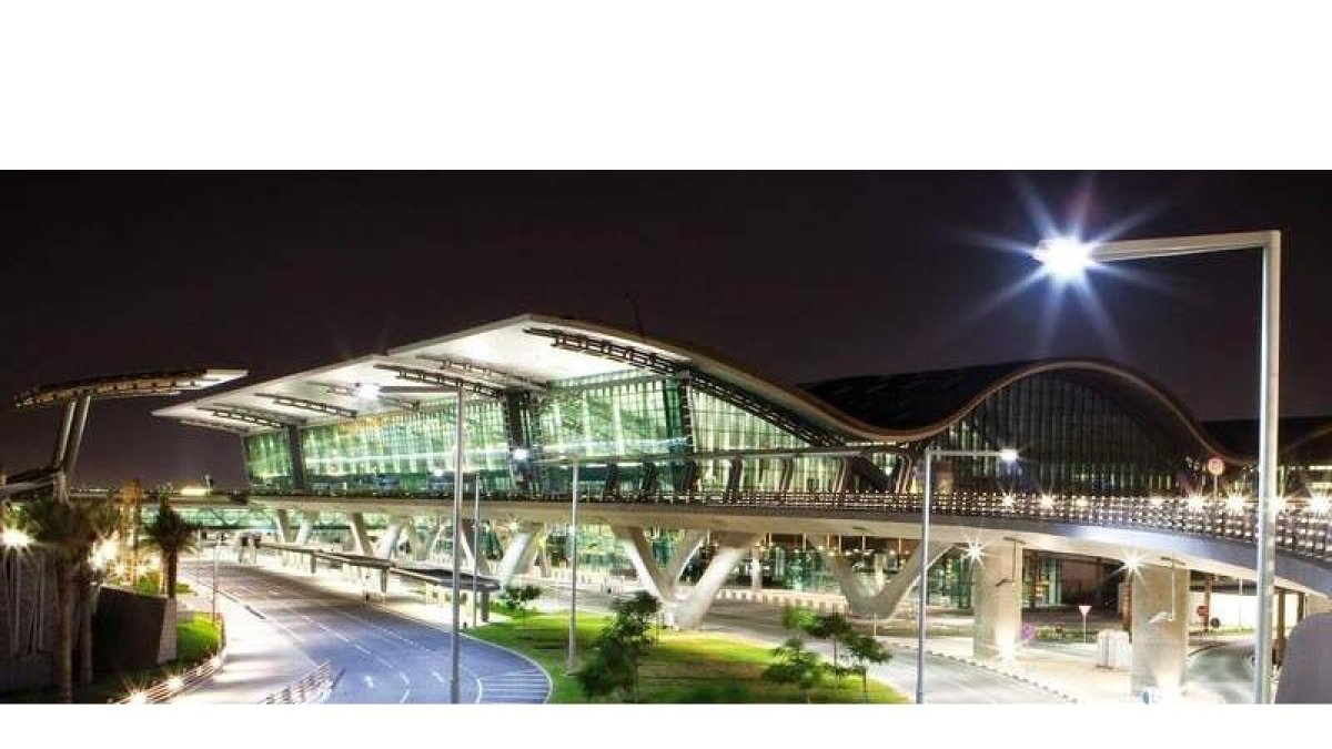 Imagen exterior del aeropuerto internacional de Doha, al que Tvitec ha suministrado vidrio.