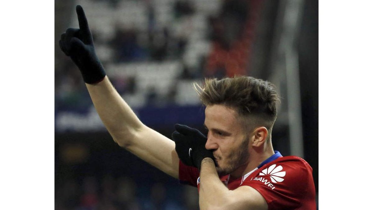 El centrocampista del Atlético de Madrid Saúl Ñíguez celebra su gol ante la Real Sociedad. KIKO HUESCA
