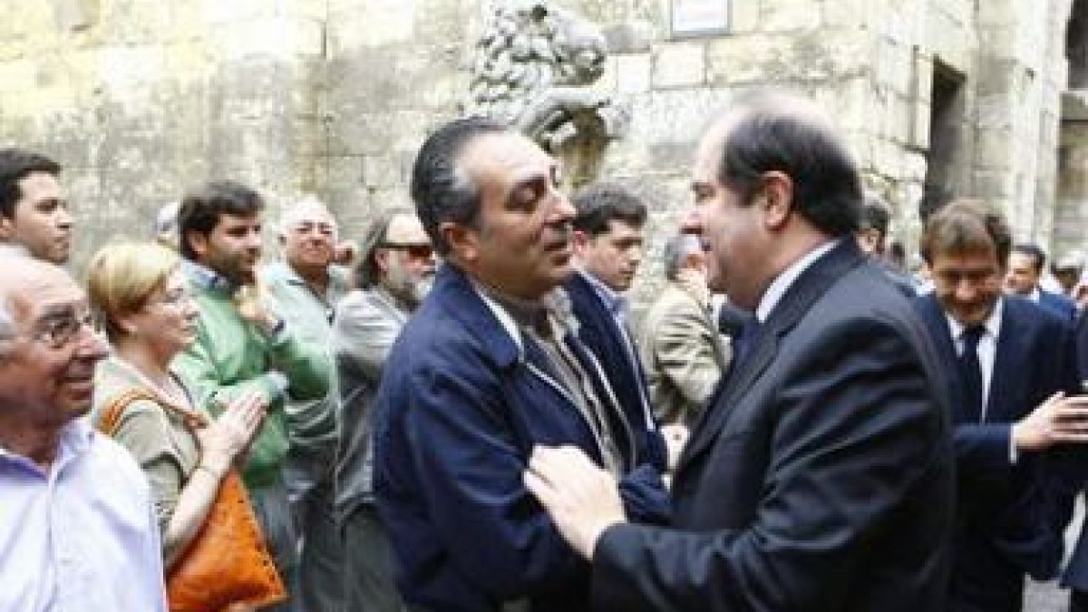 A la izquierda, Rogelio Blanco, Javier Chamorro, Isabel Carrasco y Miguel Alejo. Derecha, Juan Vicen