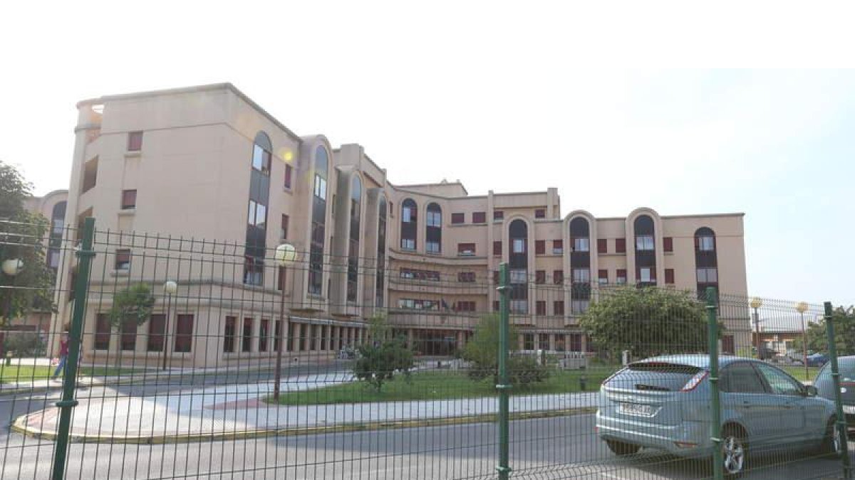 Residencia Mixta para Personas Mayores de la Junta en Flores del Sil. L. DE LA MATA