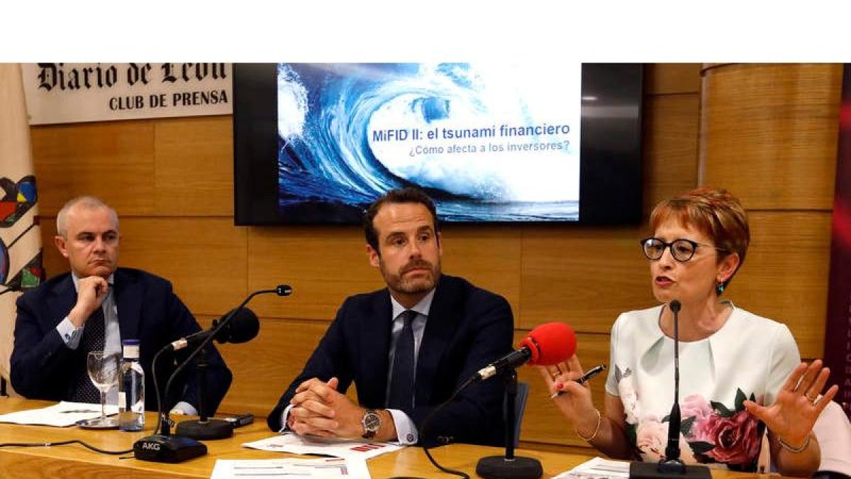 Juan Luis García Alejo, Pablo García Montañés y María Jesús Soto, ayer en el Club de Prensa de Diario de León. MARCIANO PÉREZ