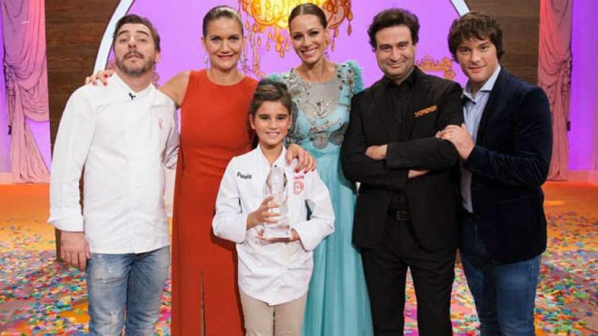 Paula, con el jurado de 'Masterchef Junior'.