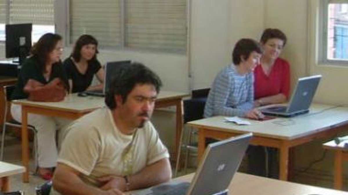 Un momento del taller Aprende, en el CRA de El Burgo Ranero