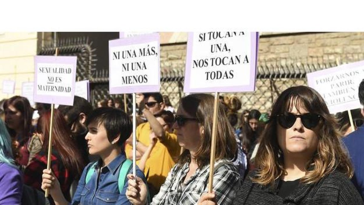 Concentración en Botines con motivo del Día de la Mujer.