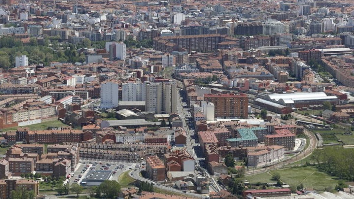 Vista aérea de la ciudad de León. JESÚS F. SALVADORES