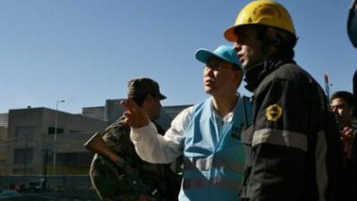 Ban Ki Moon visita la ciudad chilena de Concepción, devastada por el seísmo.