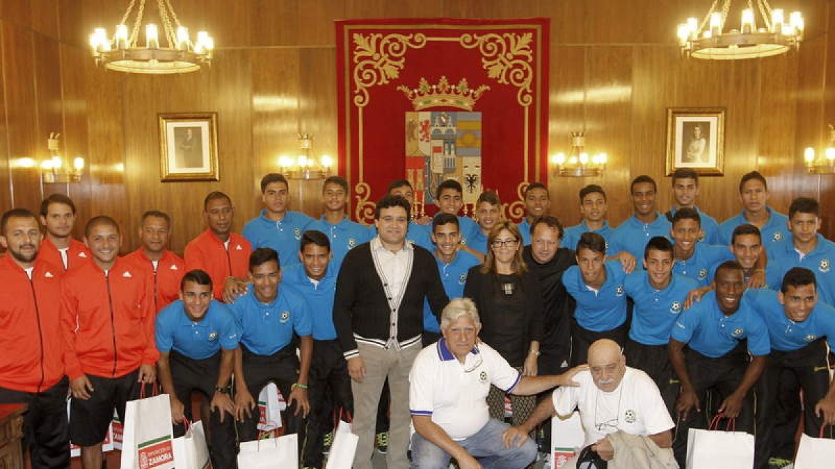 La delegación venezolana, recibida ayer en la Diputación de Zamora por las autoridades locales.