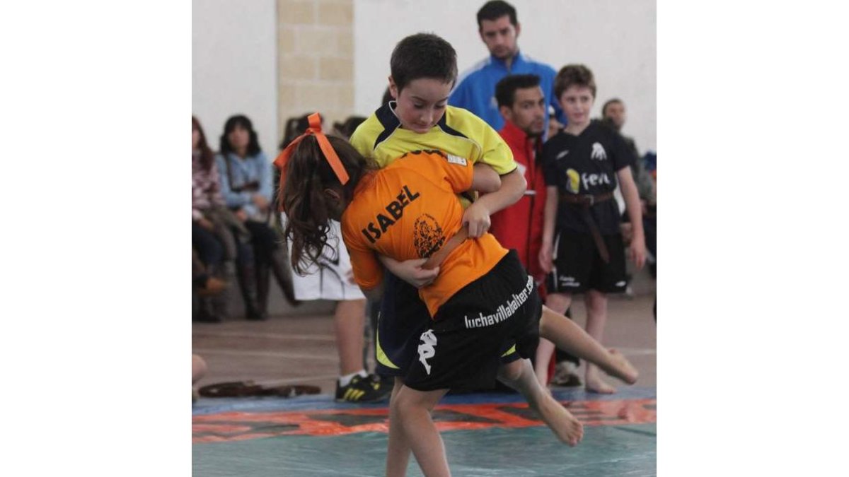 Las escuelas de lucha siguen siendo manantial de campeones.