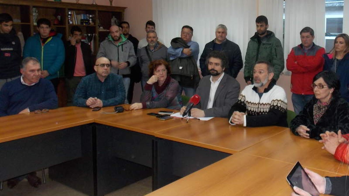 Un momento de la reunión de ayer en la Escuela de FP. PLANILLO