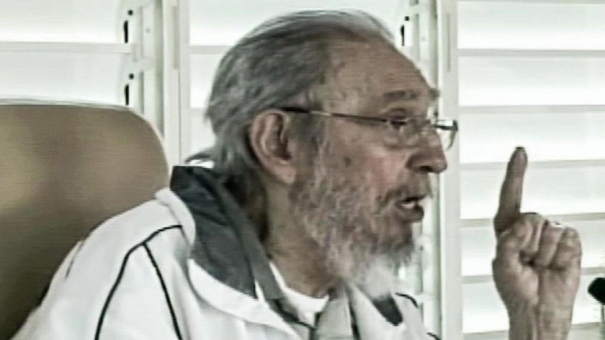 Fidel Castro habla ante los estudiantes en su encuentro en La Habana, el 7 de abril.