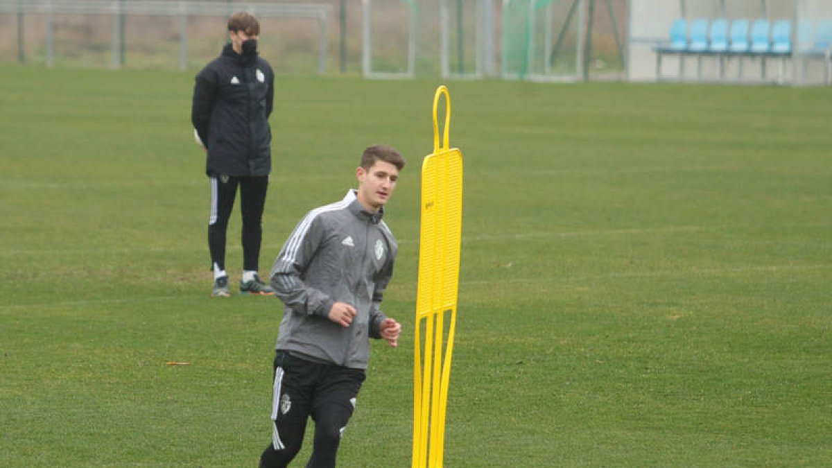 Miguel Baeza fue uno de los dos fichajes realizados por la Deportiva Ponferradina el pasado año por estas fechas. L. DE LA MATA