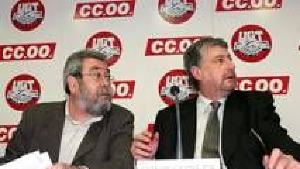 Cándido Méndez y José María Figaldo durante la presentación ayer del documento de reforma laboral