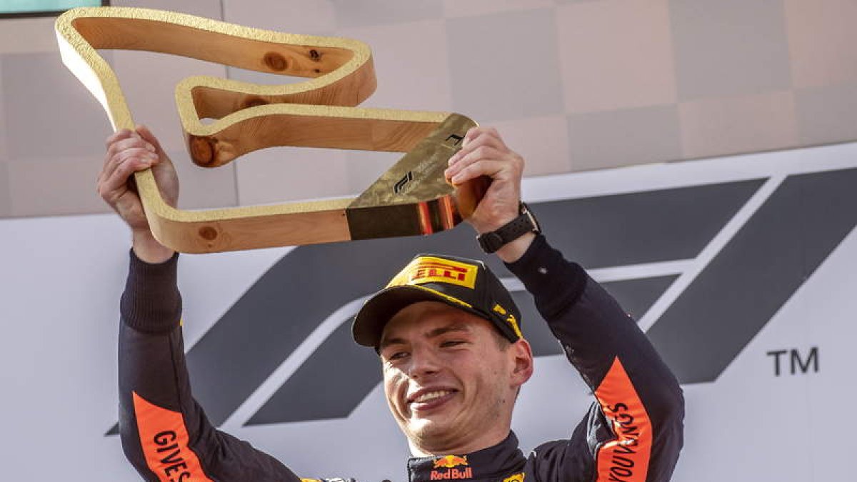 El holandés Max Verstappen celebra el triunfo en el Gran premio de Austria. SRDJAN SUKI