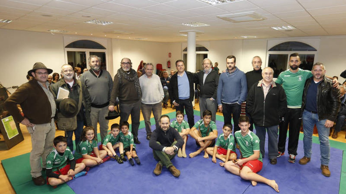 Entre campeones históricos y la escuela de nueva lucha, los narradores pelearon su Montaña-Ribera de la palabra.